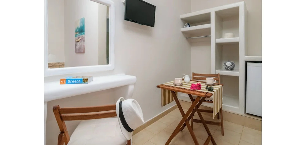 Avgerinos Deluxe Rooms