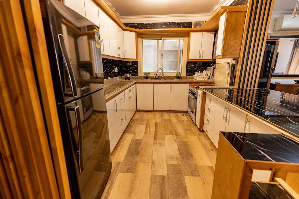 Oak Orchid Opulent 2 BR Apartment with Walk-in Closet