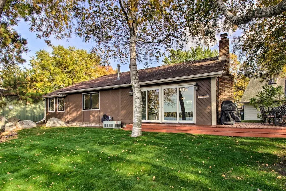 Pelican Lake Getaway on Stunning Peninsula