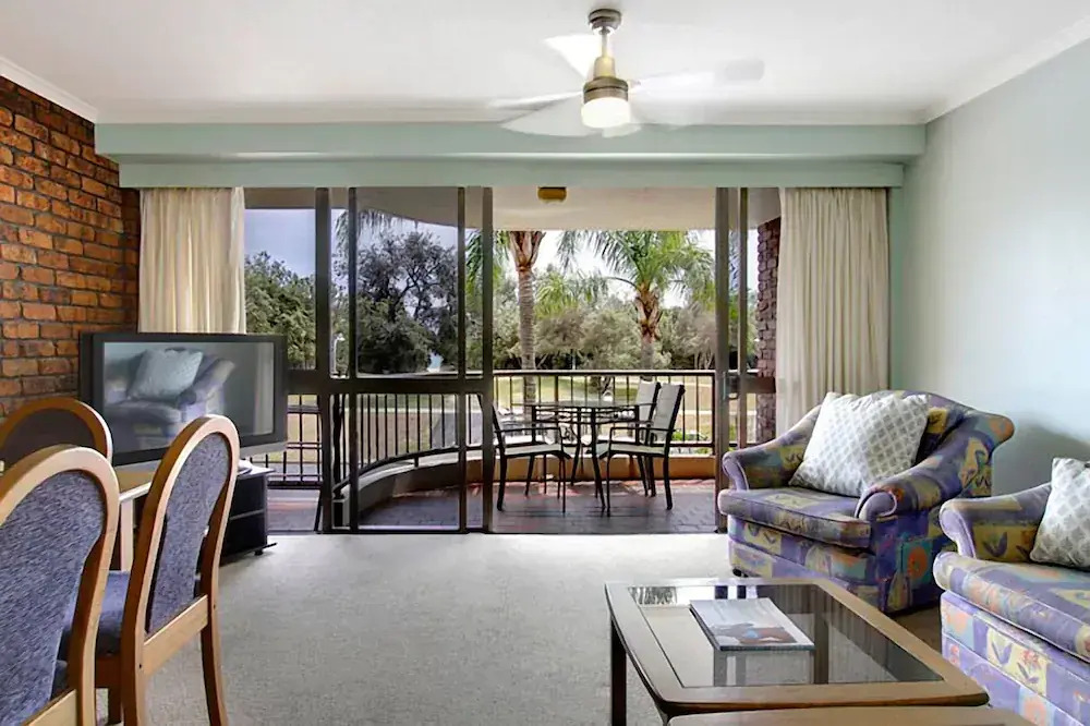 Pacific Blue - beachfront 2 BR apartment with pool