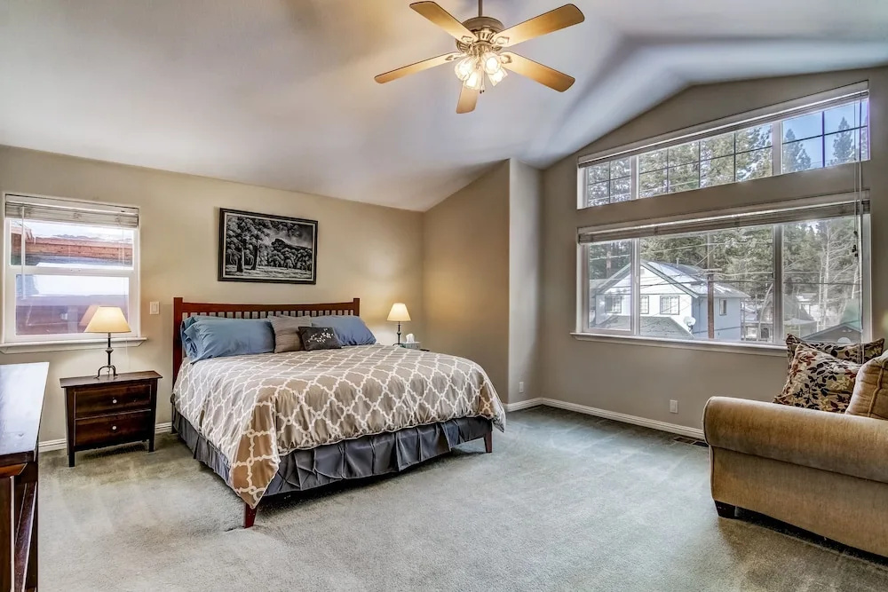 1144gb The Golden Bear 3 Bedroom Home by RedAwning