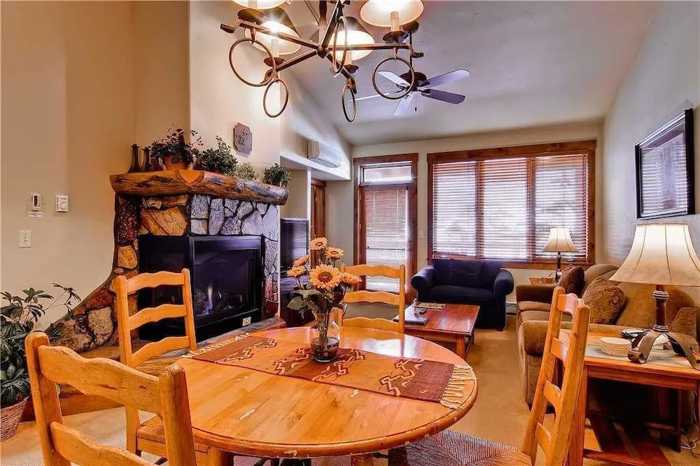 Tl2312 Lovely top Floor Home With Beautiful Views - Winter Specials!