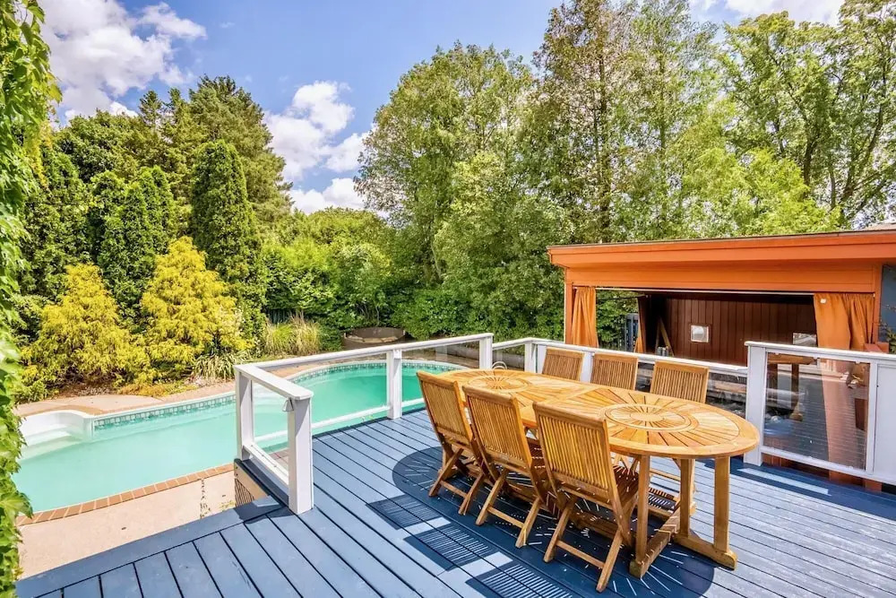 4BR Family Home - w Private Pool and Games Room