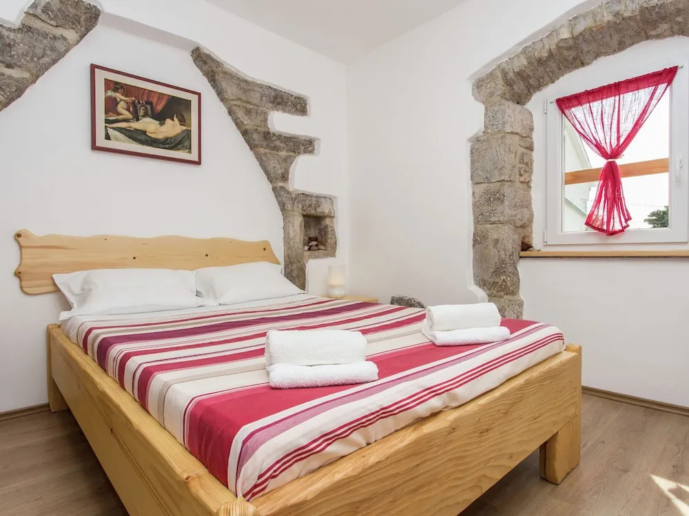 Beautiful, Tasteful Villa in the Village of Milohnici on the Island of Krk, Beach at 3 km