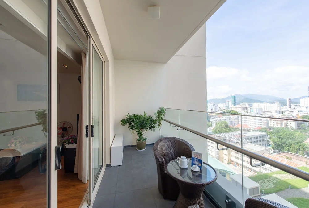 The Costa Serviced Apartment By Seaholiday