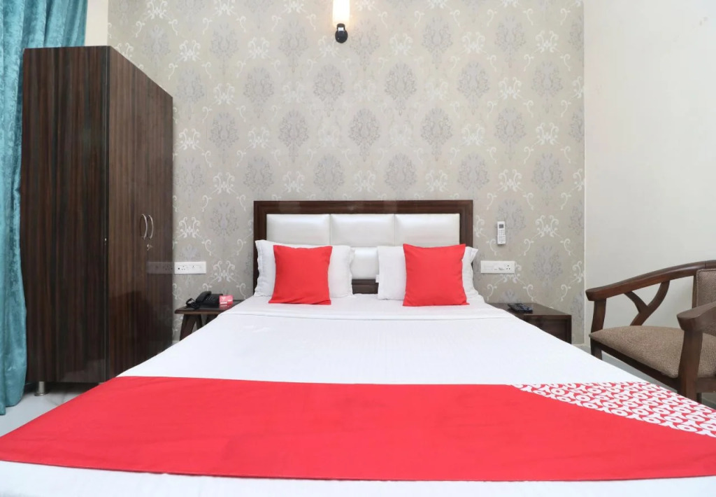 OYO 18476 Hotel Wisteria