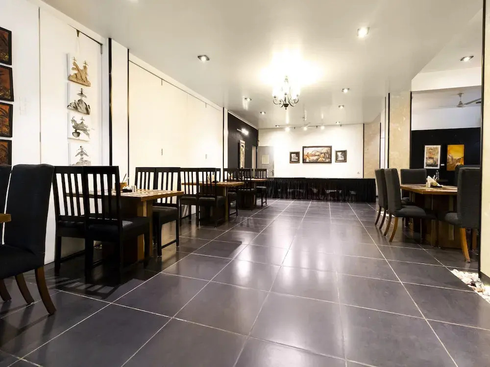 OYO 11166 The Saneer Boutique Hotel
