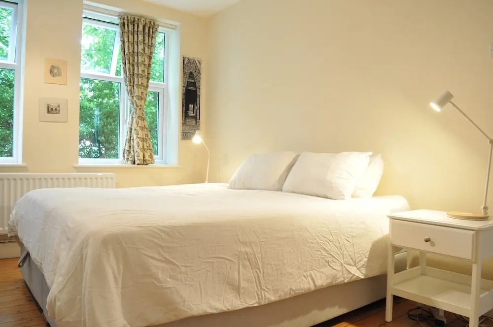 Bright 1 Bedroom Flat in North London