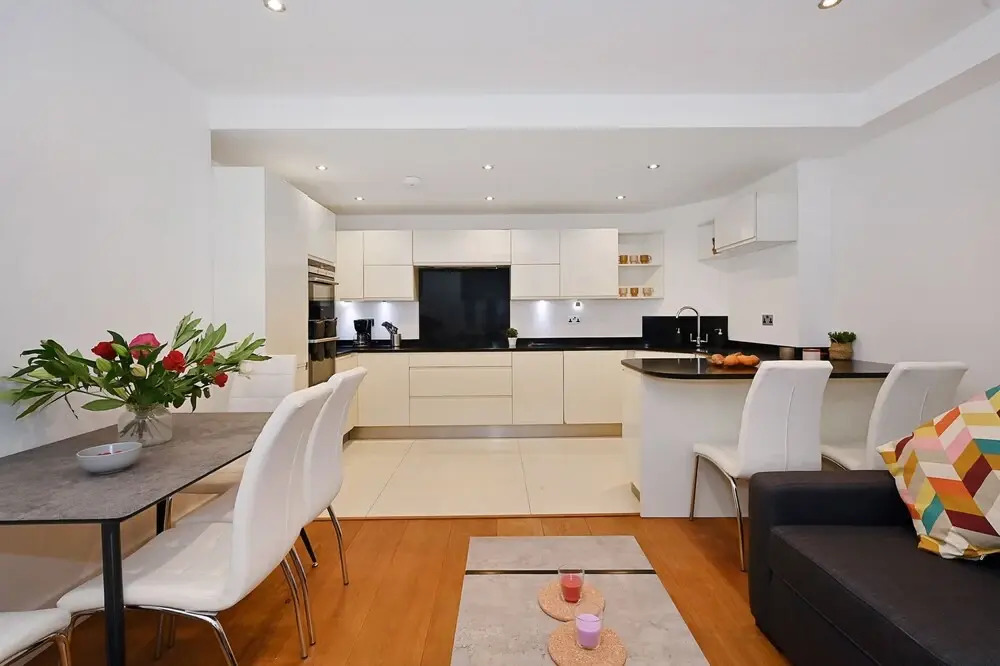Notting Hill Apartment with Terrace