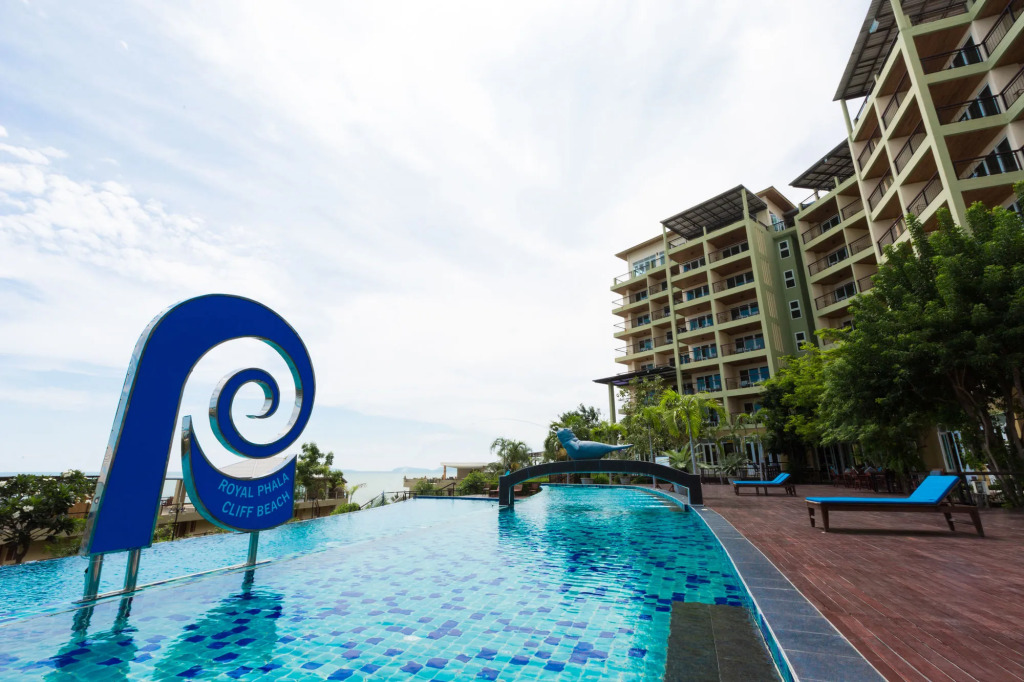 Royal Phala Cliff Beach Resort