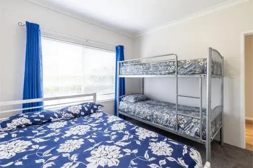 4 'Adriana', 83 Ronald Avenue - Open Plan Living With Backyard