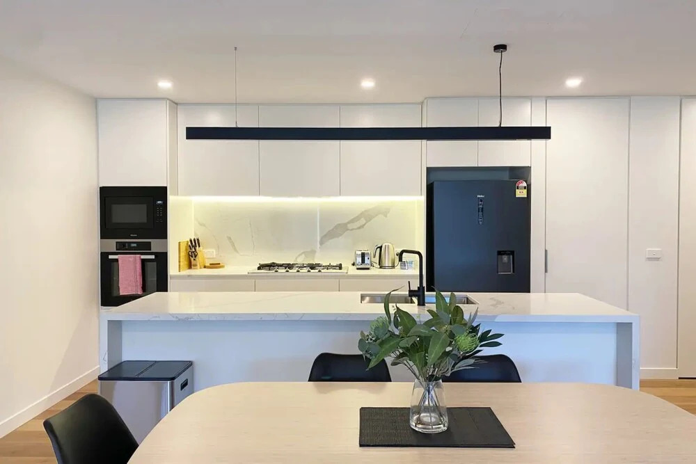 Luxe 3 Bedroom Apartment With Parking