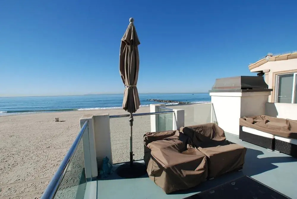 W Ocean Front 68204 by RedAwning