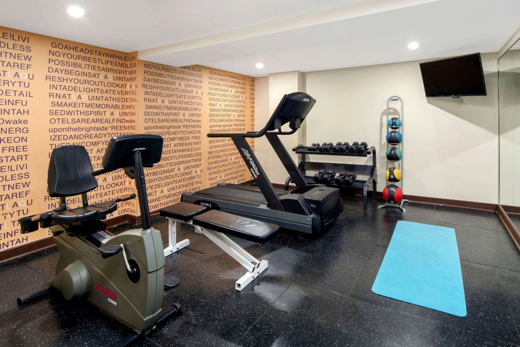 La Quinta Inn & Suites by Wyndham Oshawa
