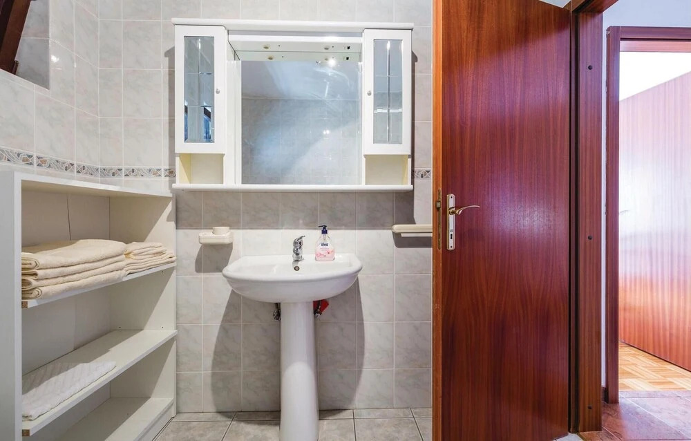 Beautiful Home in Jadranovo With Wifi and 2 Bedrooms
