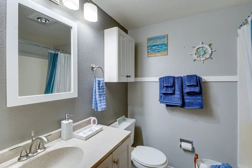 Dog-friendly Ocean Shores Condo w/ Balcony & Views