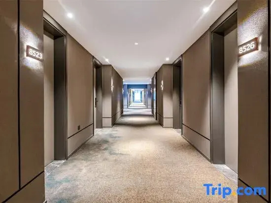 Homeinn Selected Hotel (Zhaotong Zhenxiong Yilian International Trade City)