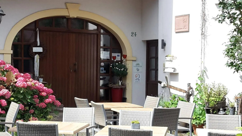 Johannishof Wein-Café & Gästehaus