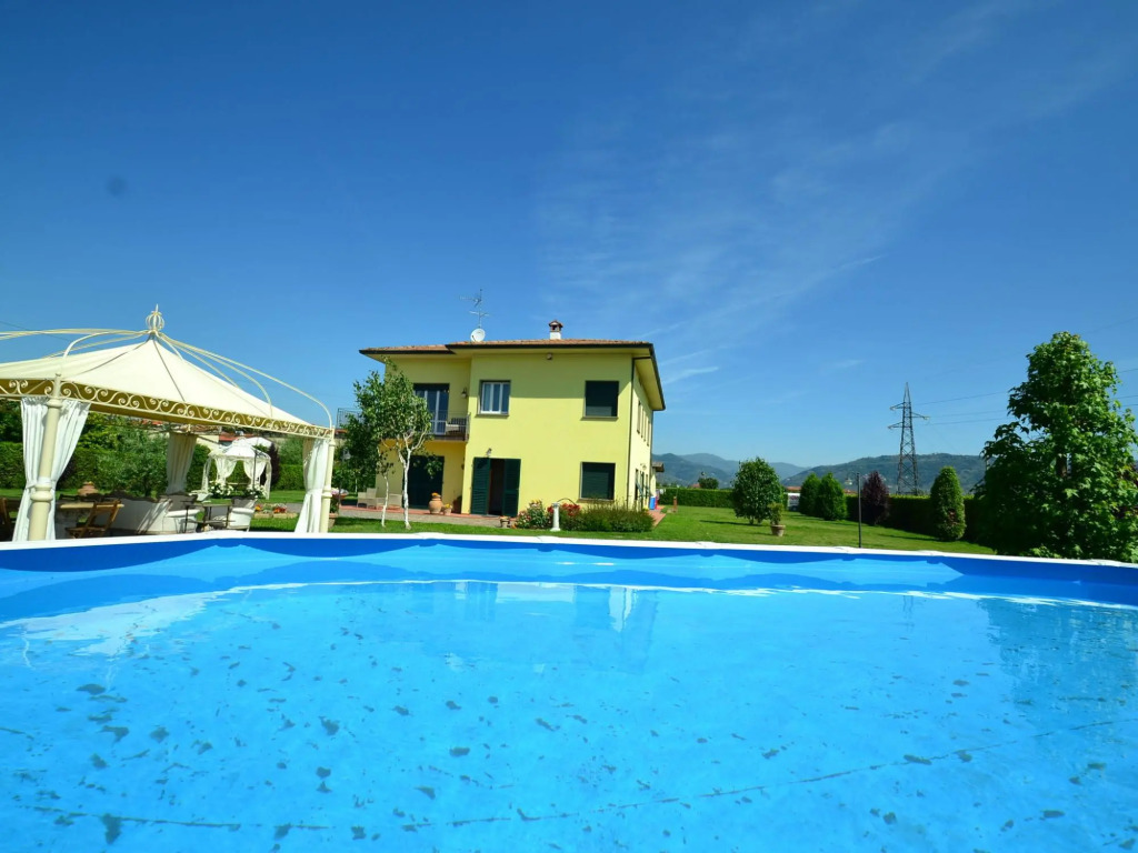 Villa in Montecarlo with Pool and Scenic Views