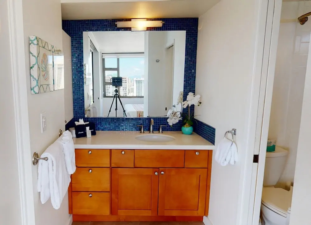 Artsy 32nd Floor Condo with Modern Furnishings & Gorgeous Ocean Views