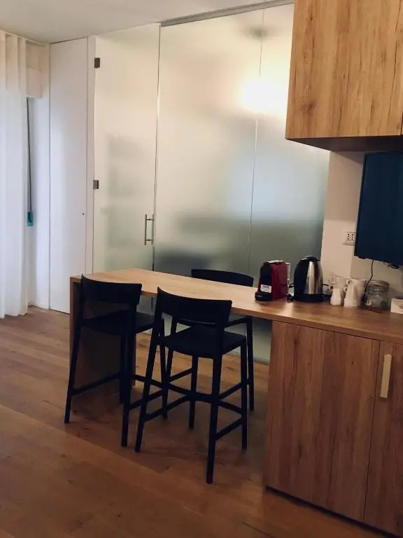 V Suite