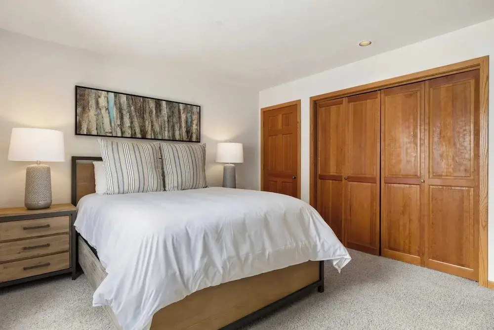 Riverside Condos A102 by Avantstay Condo Close To Downtown, Town Park & Ski Lift #8