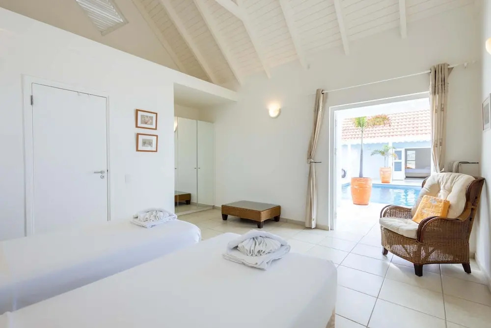 Ocean Whisper Villa in Sint Willibrordus