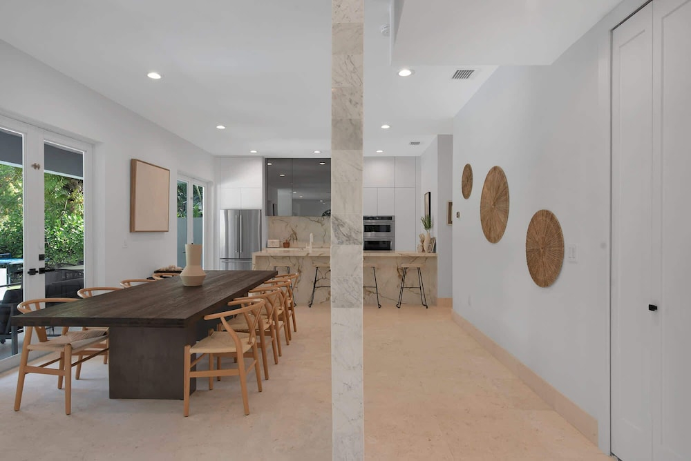 Villa Granada by Rove Waterfront W/pool, Hot Tub