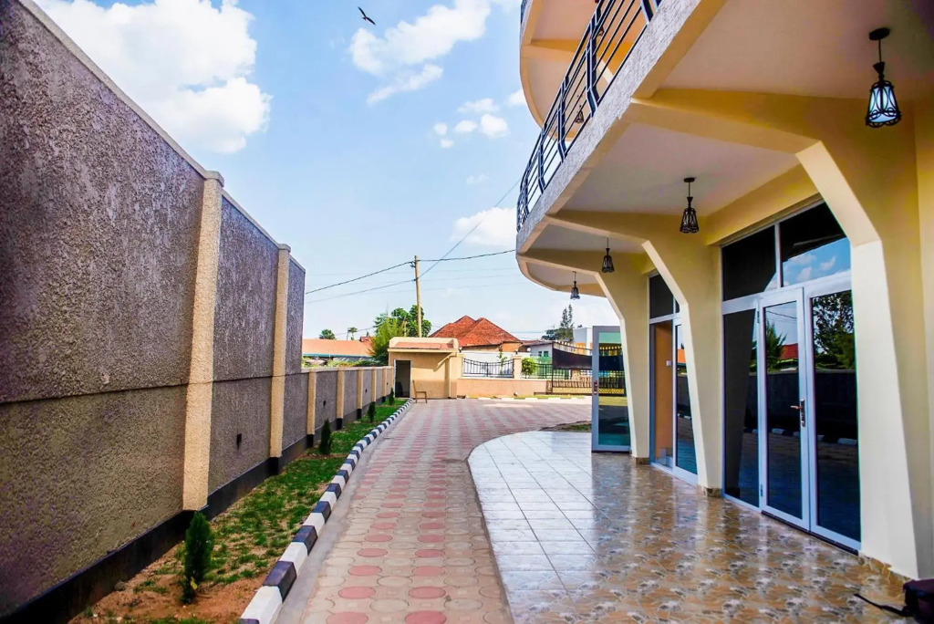 2-Bedroom: A hidden gem, comfort & space, an awesome base to explore Kigali just a few mins from Airport