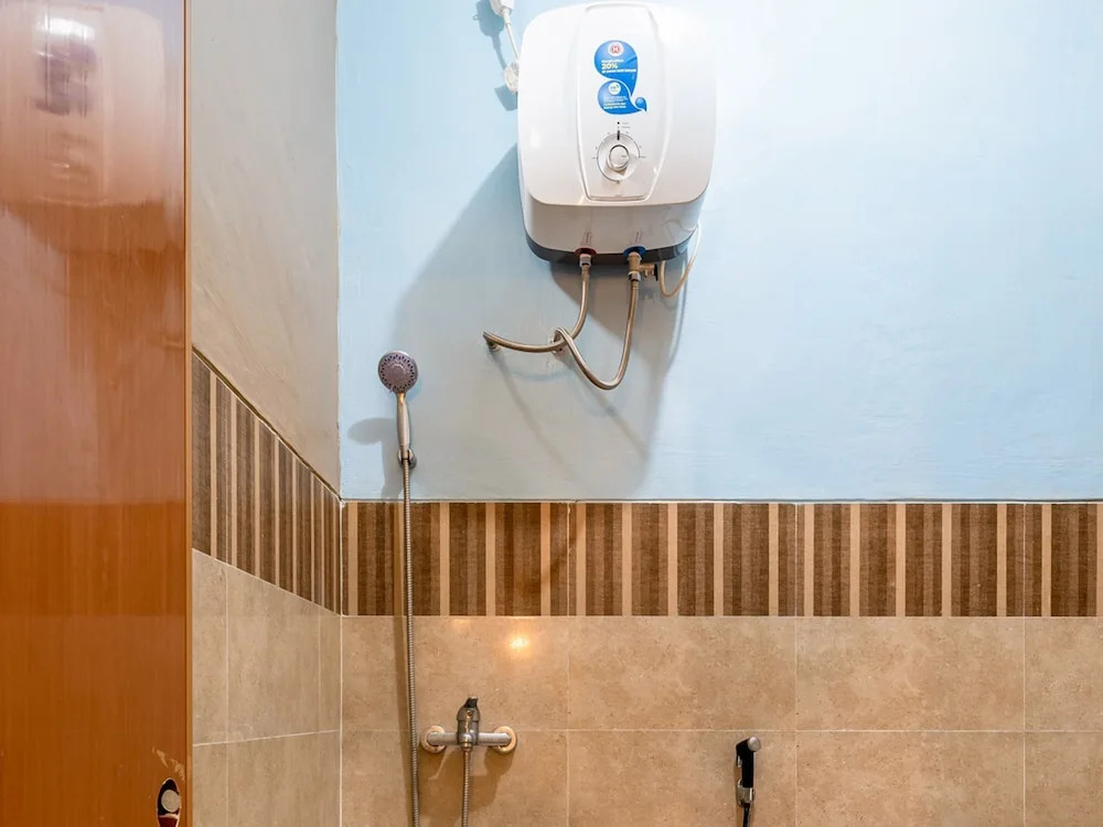 Arum Guest House by RedDoorz