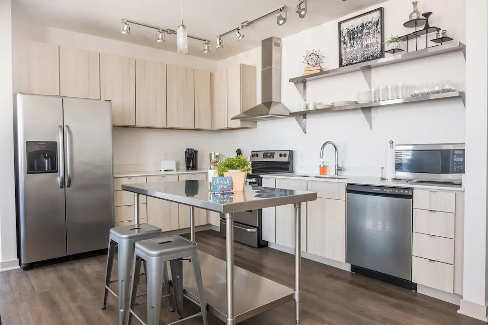 Mass Ave Arts District 1 BR Apt by Frontdesk