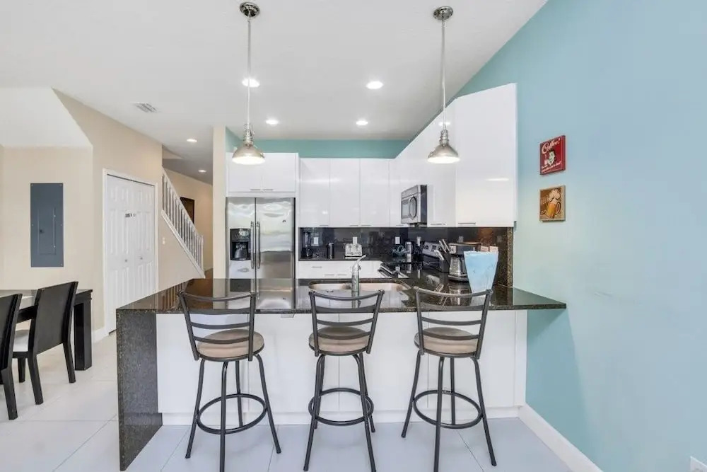 3 Bed Town Home With Splash Pool! 3 Bedroom Townhouse by RedAwning