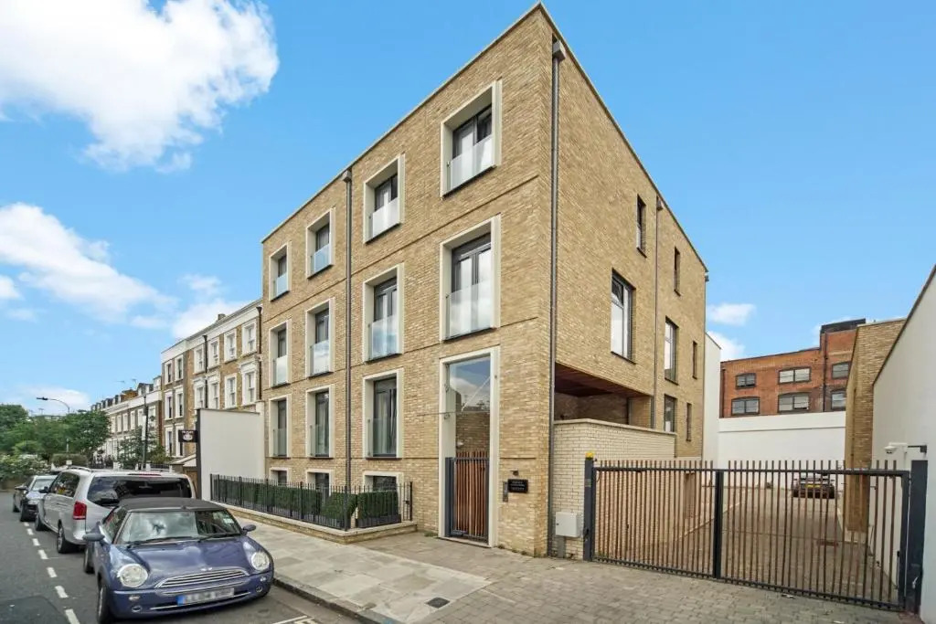 Lux Apartments in Fulham by Dino