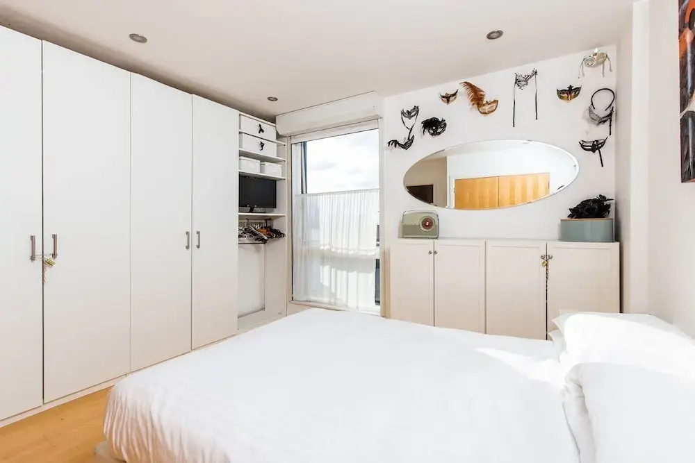 1 Bed Top Floor Flat near Shoreditch