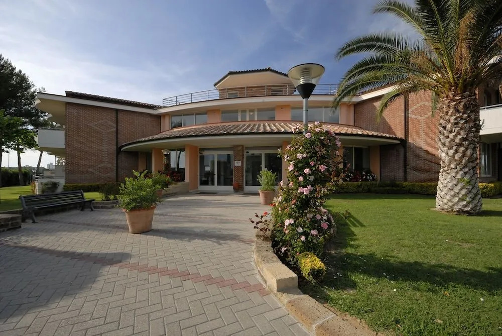 Villaggio Turistico La Cecinella