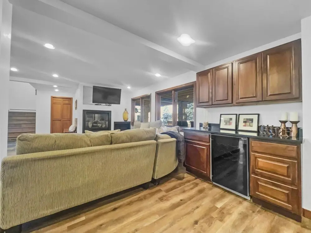 208 Tenderfoot 5 Bedroom Home by RedAwning