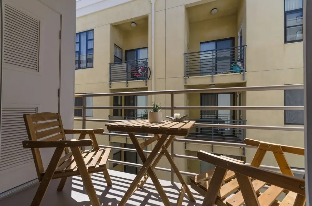 Studio City Universal Apartments
