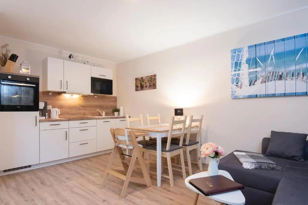 Wohnung 4, Leni
