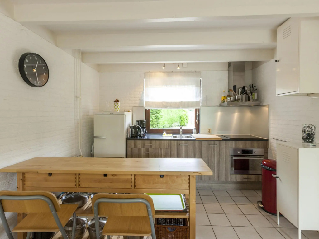 Lovely holiday home in Wolphaartsdijk close to the lake