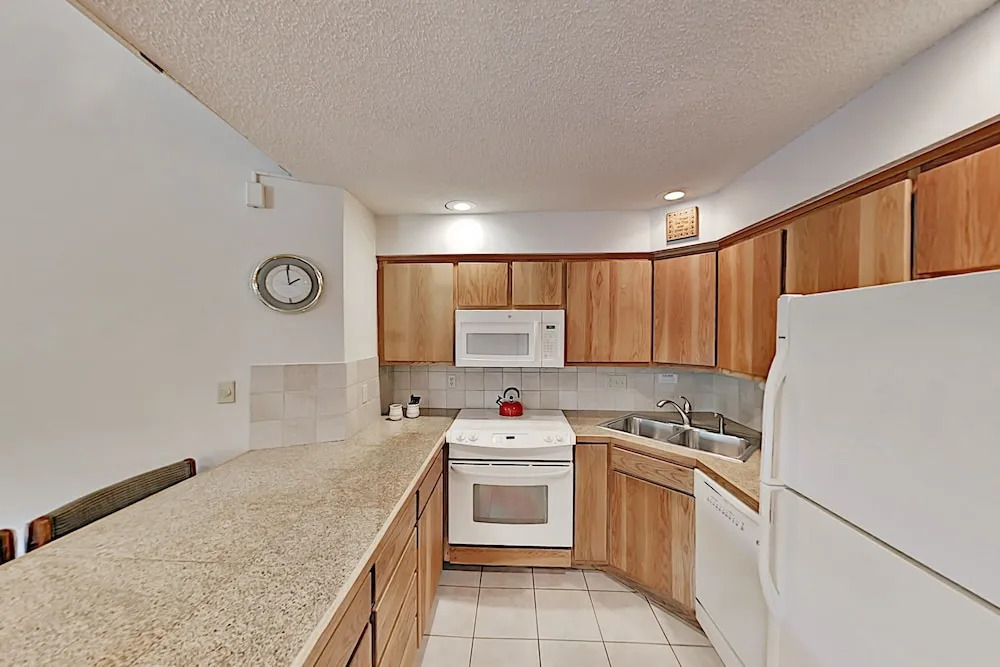 Breckenridge W/ Pool, Hot Tub & Slope Views 2 Bedroom Condo