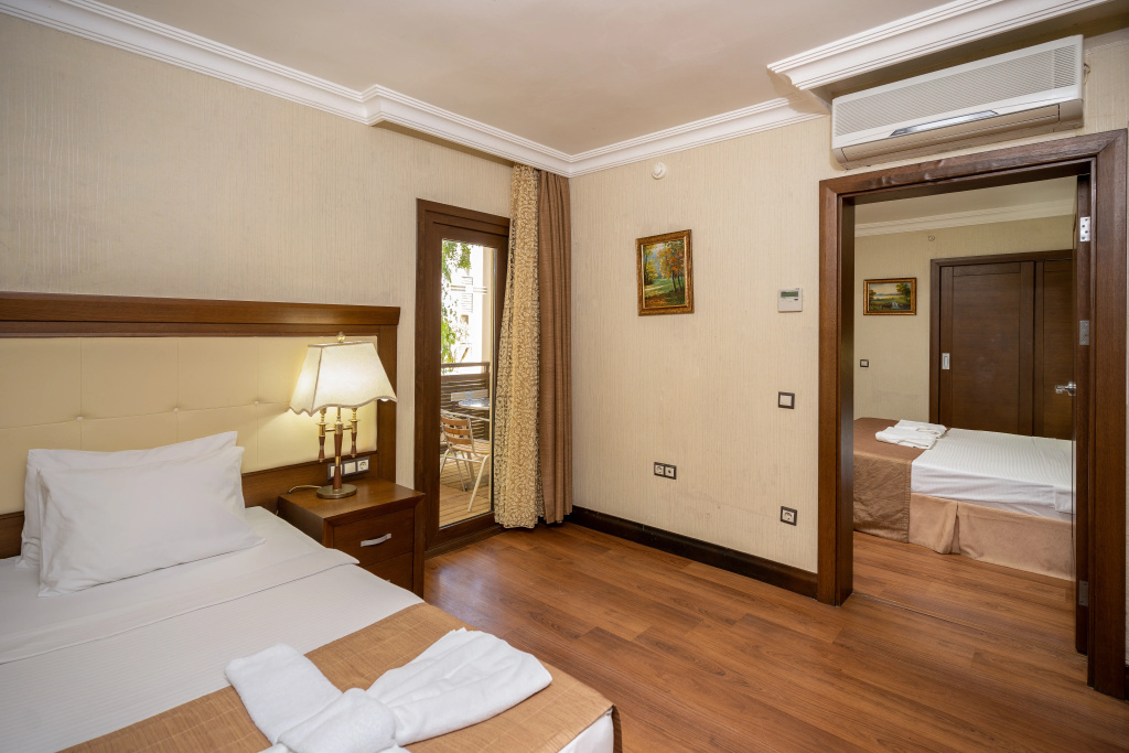 Latanya Park Resort
