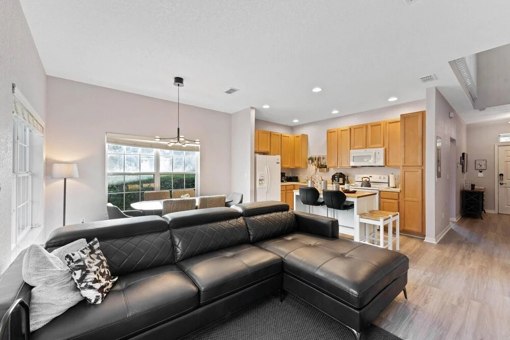 Caravelle House