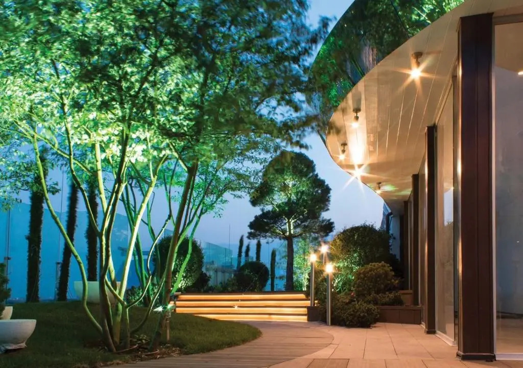 Royal Tower Luxurious Smart Residence (1)