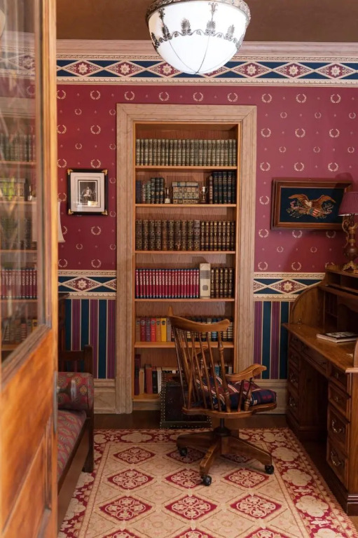 South Broadway Manor B&B - Near Fallingwater, Ohiopyle State Park, Hiking & Biking trails GAP