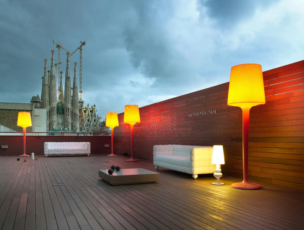 Metropolitan Sagrada Familia - Adults Only