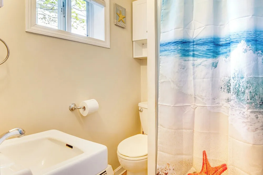 Old Orchard Beach Condo: Steps From the Beach