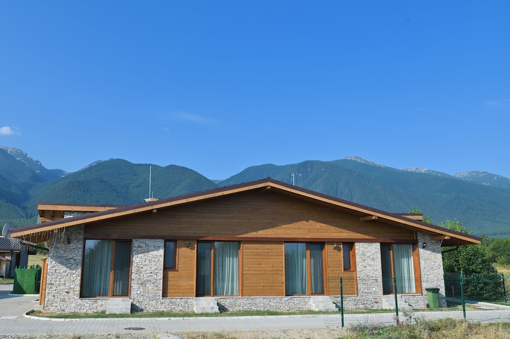Villa Letizia & Raphael w Jacuzzi near Pirin Golf Resort