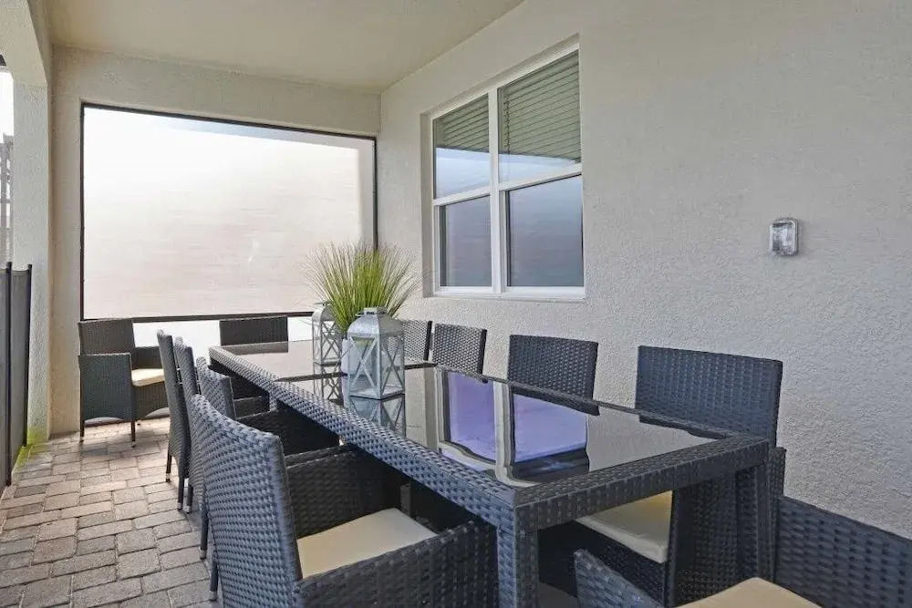 Storey Lake 8 Bed Lake Front Pool & Spa - 1684str 8 Bedroom Home by RedAwning