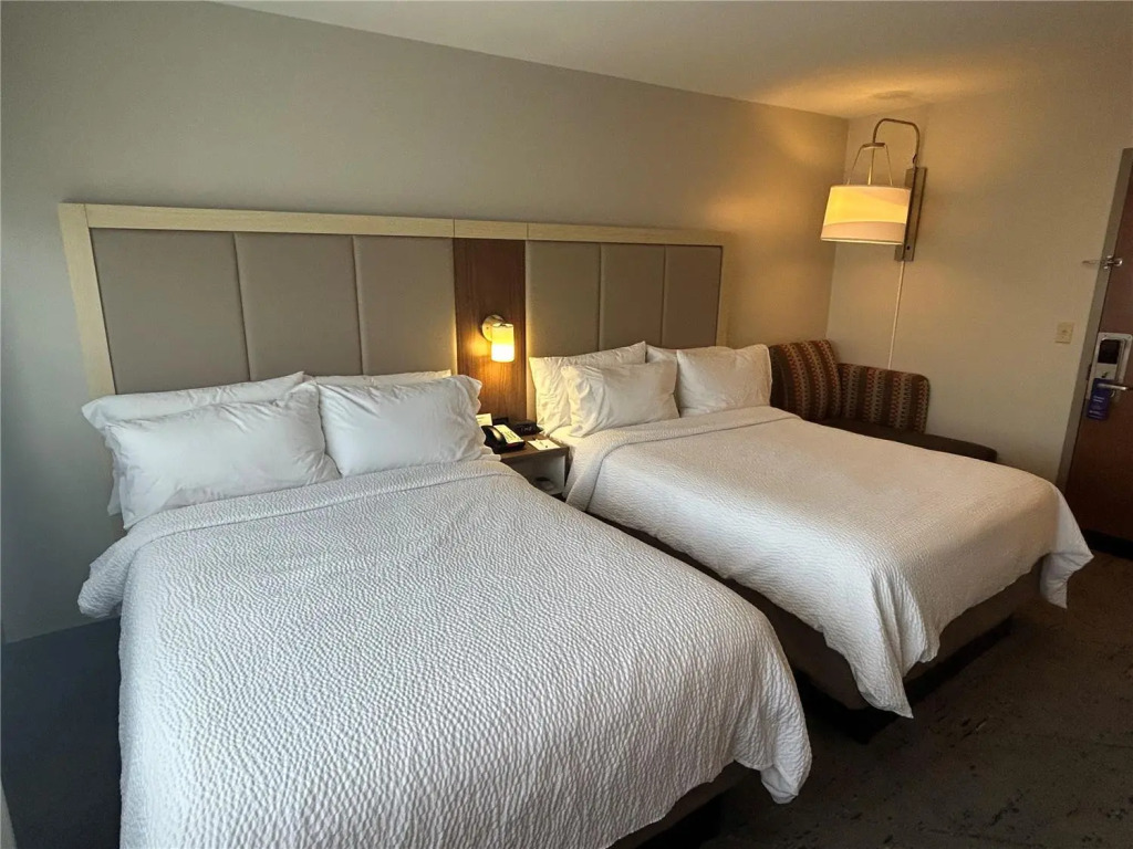 Best Western Roslyn-Long Island Hotel