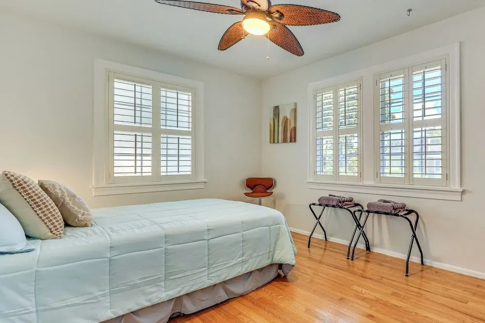 4 Mi to Dtwn Jacksonville: Chic Home w/ Porch!